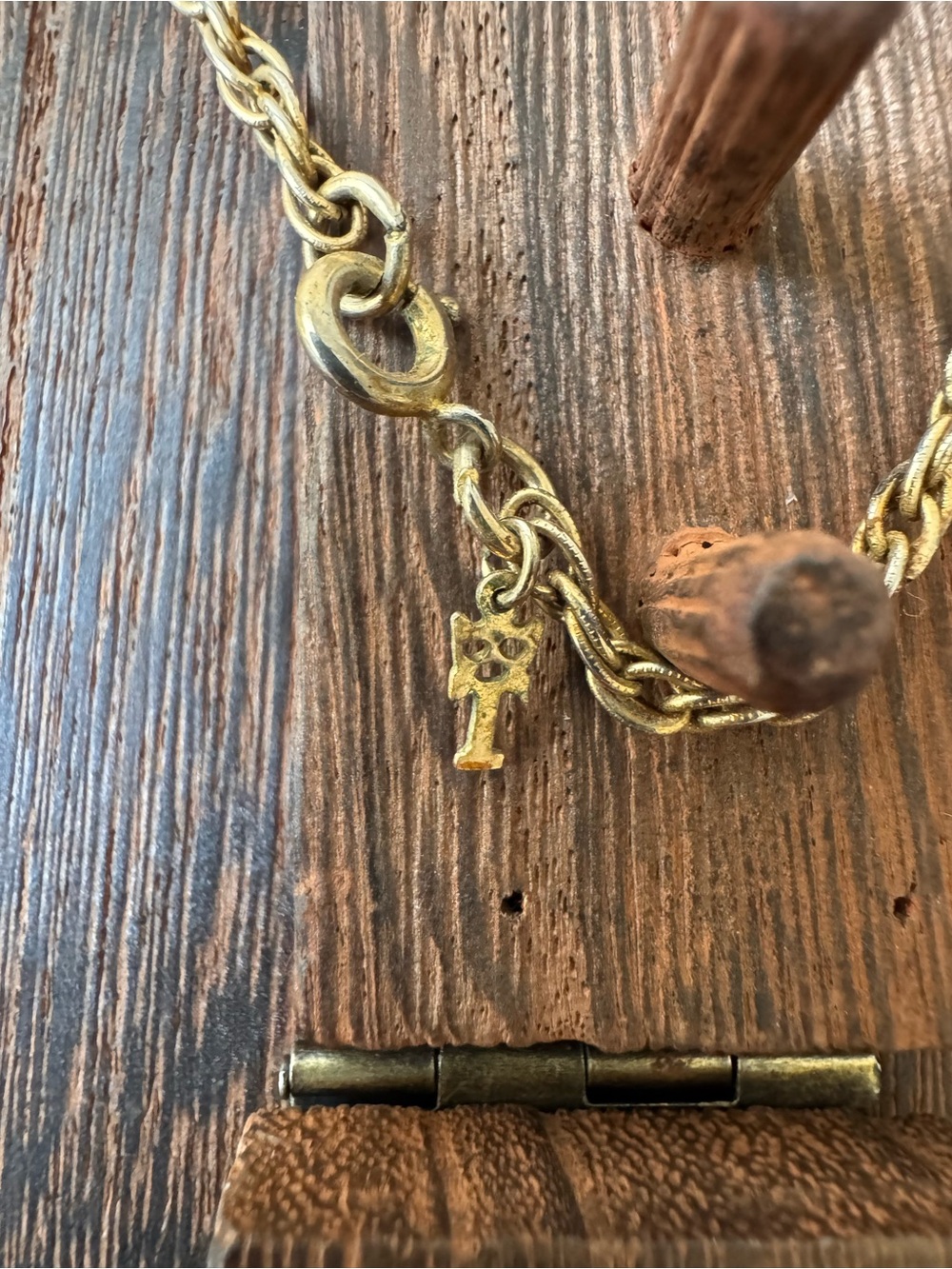 Vintage Crown Trifari Engraved Locket Necklace - Classic Women Jewelry - Picture 5 of 5